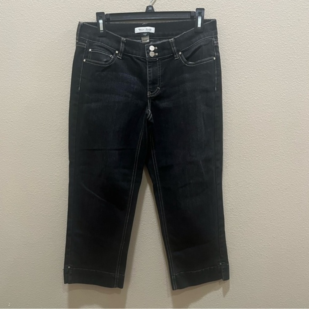 White House Black Market Noir Black Capri